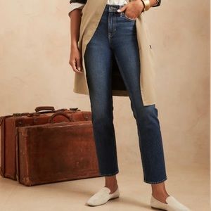 Banana Republic Premium Denim Mid-Rise Straight Leg Jeans in Dark Wash size 26
